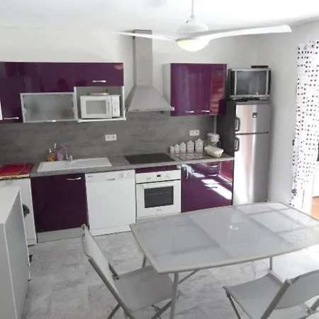 Apartment T2 Avec Jardin, Terrasse Et Parking - 4 Couchages, - Fr-1-251-790 Le Lavandou